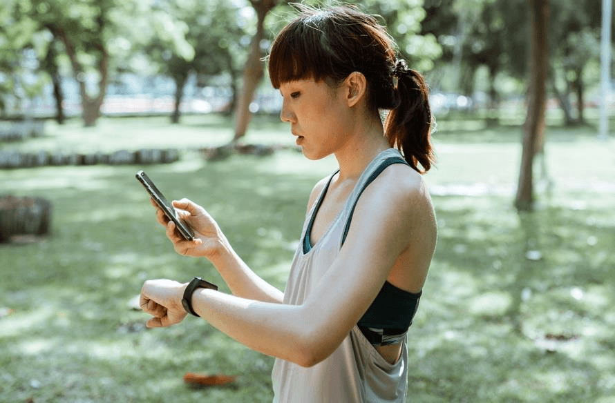 Person using a connected wearable device outdoors